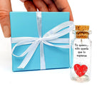 Load image into Gallery viewer, Mensaje romántico en una botella para regalar a tu novio o novia Tarro de los deseos con una tarjeta para tu esposo o esposa (bottle in teal blue box Te quiero… sólo quería que lo supieras)