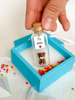 Load image into Gallery viewer, Mensaje romántico en una botella para regalar a tu novio o novia Tarro de los deseos con una tarjeta para tu esposo o esposa (Te Amo In Teal Gift Box)